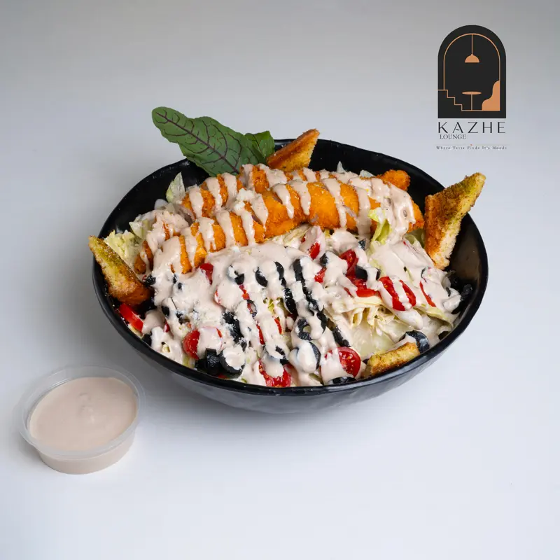 سالاد سزار با مرغ سوخاری